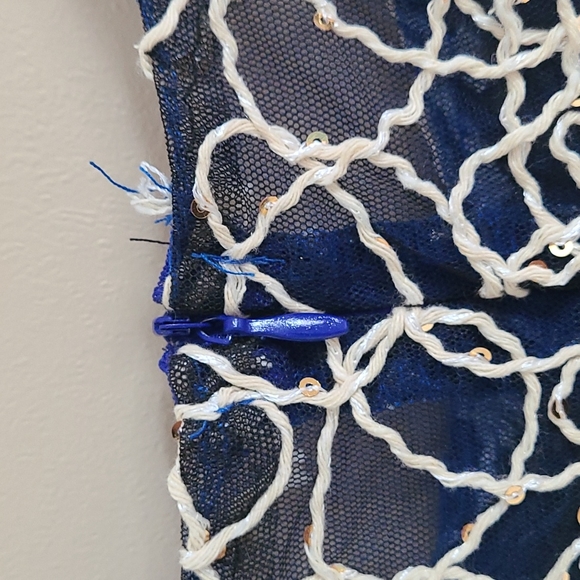 Gown - Picture 5 of 9